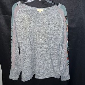 Lightweight long sleeve from Kori America. Super cute top with floral sleeves -S